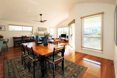 SPINNAKER 1 - Accommodation QLD 4