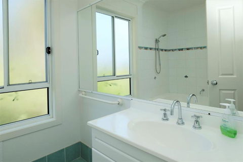 SPINNAKER 1 - Accommodation QLD 6