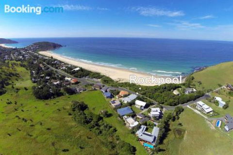 ROCKPOOL (4 Night Min) - Accommodation QLD 0