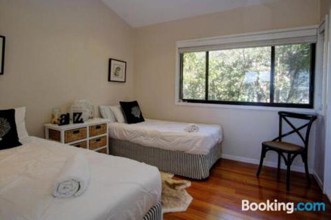 ROCKPOOL (4 Night Min) - Accommodation QLD 3