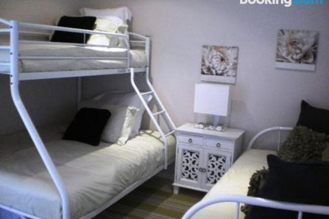 ROCKPOOL (4 Night Min) - Accommodation QLD 5