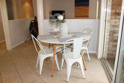 FRANGIPANI BEACH HOUSE PET FRIENDLY 22 Belbourie Cres Boomerang Beach - Accommodation QLD 3