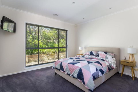 Caxton Beach House Hot Tub Spa - Accommodation QLD 5