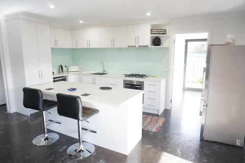 Bens Place Modern & Convenient - Accommodation QLD 3