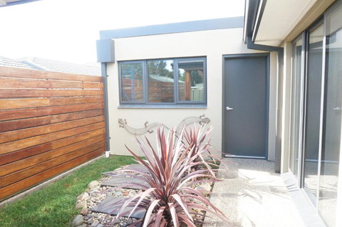 Bens Place Modern & Convenient - Accommodation QLD 4