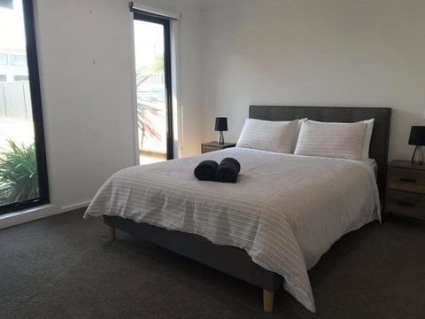 Bens Place Modern & Convenient - Accommodation QLD 5