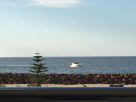 Busselton On The Beach - Accommodation QLD 3