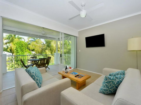 Ocean Sounds 2 Bedroom Apartment - Accommodation QLD 3