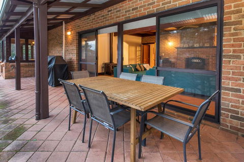 A Hidden Bush Delight - Accommodation QLD 3