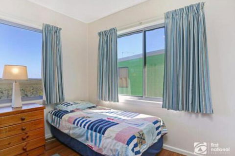 Jinalong 17 Pacific Street Family Home Great Views. - Accommodation QLD 2