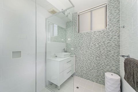 Flynns Beach Apartments 4 41 Pacific Drive - Accommodation QLD 5