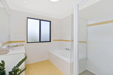 Amara 6 Wesley Avenue - Accommodation QLD 5