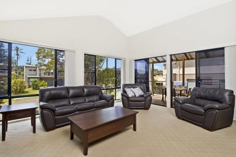 Amara 6 Wesley Avenue - Accommodation QLD 2