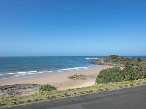 Avalon 3 Views To Die For Across The Road From Convent Beach - Accommodation QLD 5