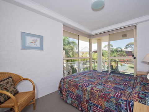 Intrepid Close Seaspray Unit 03 4 - Accommodation QLD 1