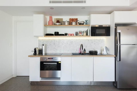 Scandi Beach Apartment - Accommodation QLD 4