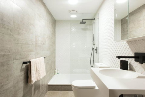 Scandi Beach Apartment - Accommodation QLD 1