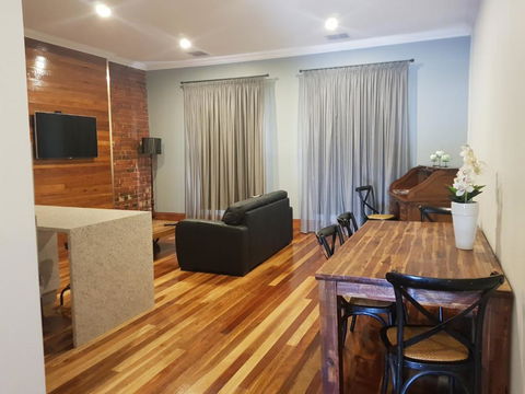 Sublime Spa Apartments - Accommodation QLD 5
