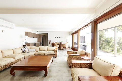 Bay Beach House - Accommodation QLD 7