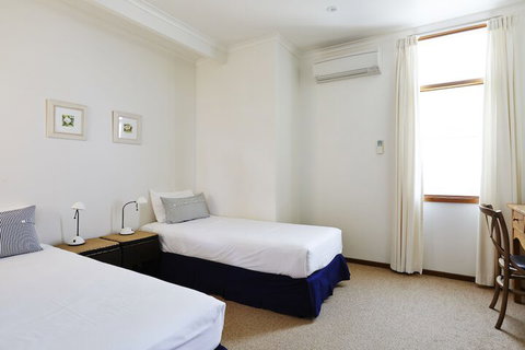 Bay Beach House - Accommodation QLD 2
