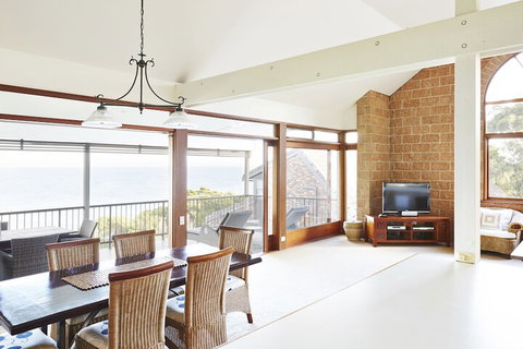 Bay Beach House - Accommodation QLD 3
