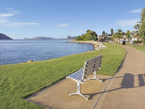 Bella Mare 2 Bedroom Ocean View Terrace Apt - Accommodation QLD 6