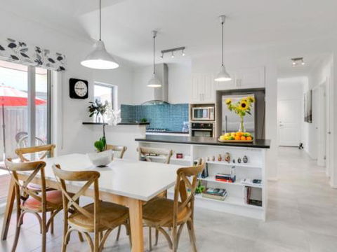 Venice On The Beach - Accommodation QLD 4