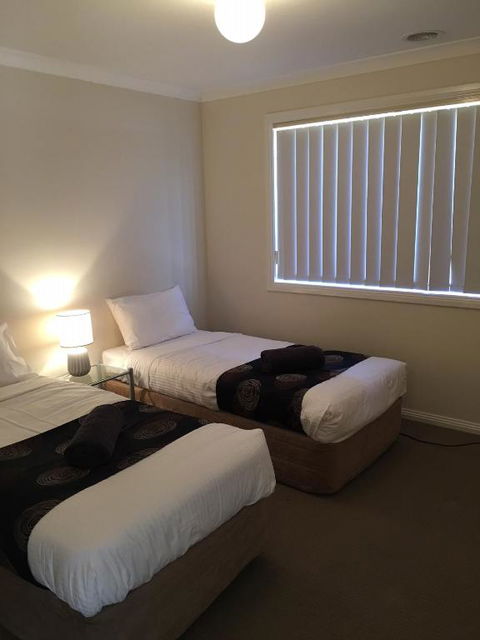 Melton Apartments - Accommodation QLD 1