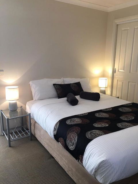 Melton Apartments - Accommodation QLD 2