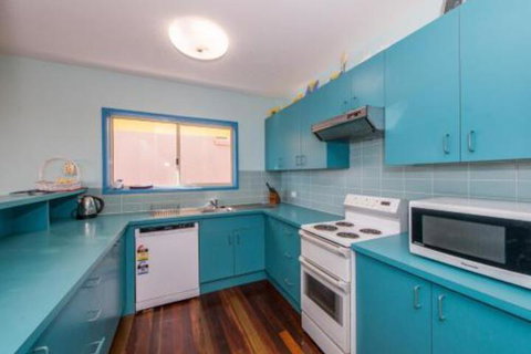 At Cylinder Unit 2 - Accommodation QLD 4