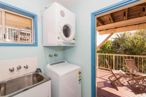 At Cylinder Unit 2 - Accommodation QLD 3