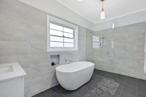 Waterview Beach House - Accommodation QLD 4