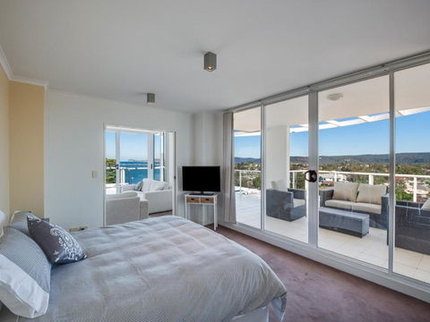 Penthouse 707 4 Bedroom Oceanview Penthouse - Accommodation QLD 4
