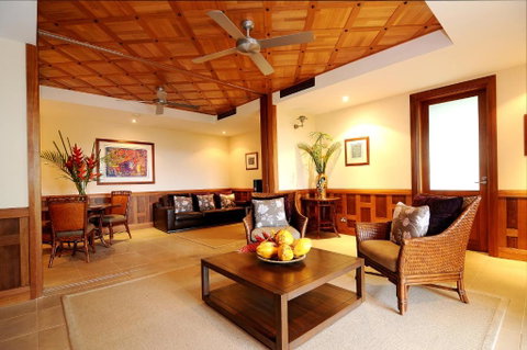 Villa Empat Puluh Dua - Accommodation QLD 6