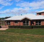 Country Meets Town - Accommodation QLD