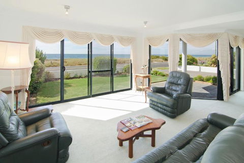 Bayside Beauty - Accommodation QLD 4