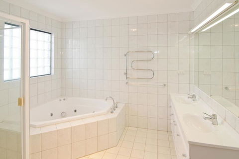 Bayside Beauty - Accommodation QLD 6