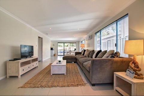 A Little Luxury In Town - Accommodation QLD 4