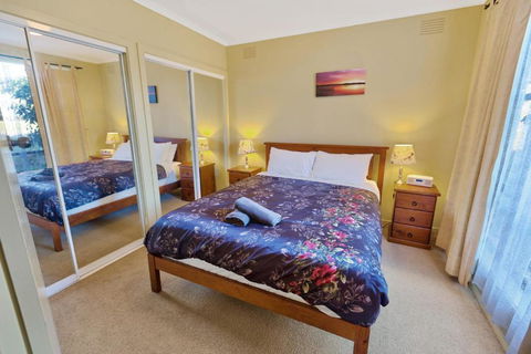 Above Sunset 100m From The Paynesville Lakes - Accommodation QLD 1