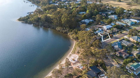 Above Sunset 100m From The Paynesville Lakes - Accommodation QLD 4