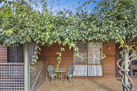 Cedar Cottage Close To Water & Pet Friendly - Accommodation QLD 2