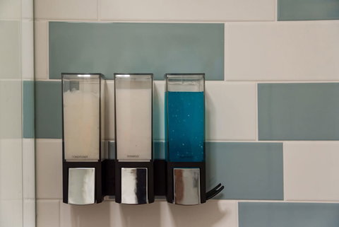 Rare Modern Unit W Private Fenced Garden Close To The Beach PC3 - Accommodation QLD 4