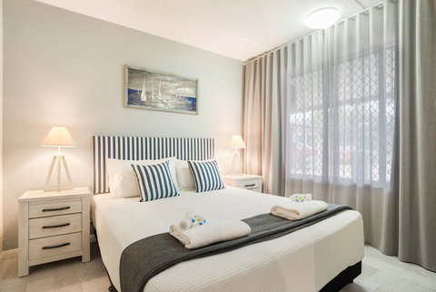 Rare Modern Unit W Private Fenced Garden Close To The Beach PC3 - Accommodation QLD 6