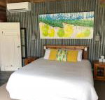 Bed in a Shed Vineyard Stay - Accommodation QLD
