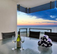 Oceana Darwin Central Oceanfront 3 bedroom 2 Lounge Room Pool Gym Tennis Court Sleeps 9 - Accommodation QLD