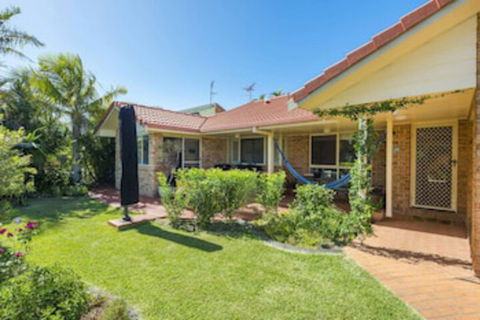 SECRET GARDEN WiFi Netflix Pet Friendly - Accommodation QLD 0
