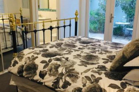 Glenelg Private Studio - Accommodation QLD 6