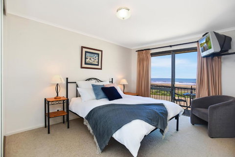 Right On The Beach At Moana - Accommodation QLD 4