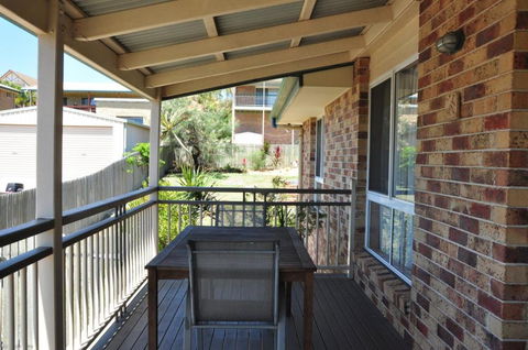 23 Carlo Road Lowset Family Home Within Walking Distance To The Shopping Centre. Pet Friendly - Accommodation QLD 1