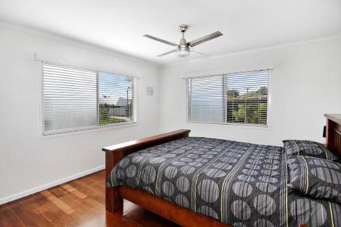 Kennedy Pde 11 Golden Beach - Accommodation QLD 2